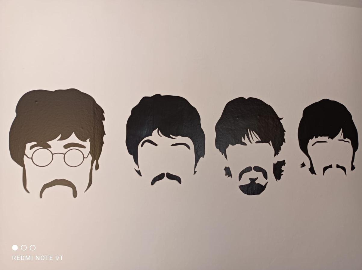 Pinos del Valle Casa Beatles Del Valle מראה חיצוני תמונה